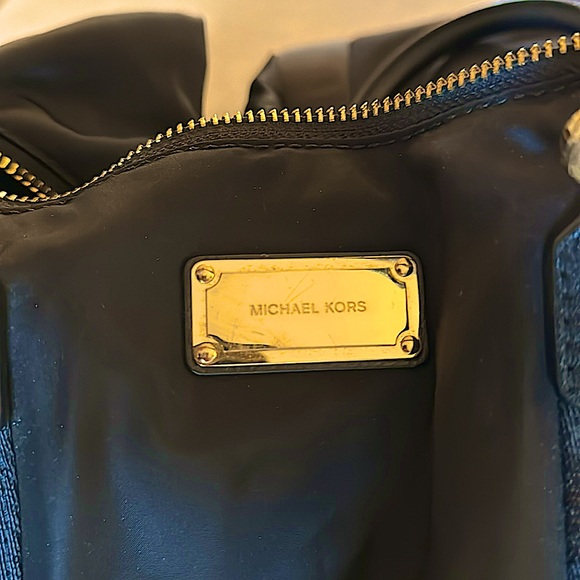 Michael Kors Black Weekender Overnight Bag w Gold Hardware, Great Condition - Picture 5 of 5
